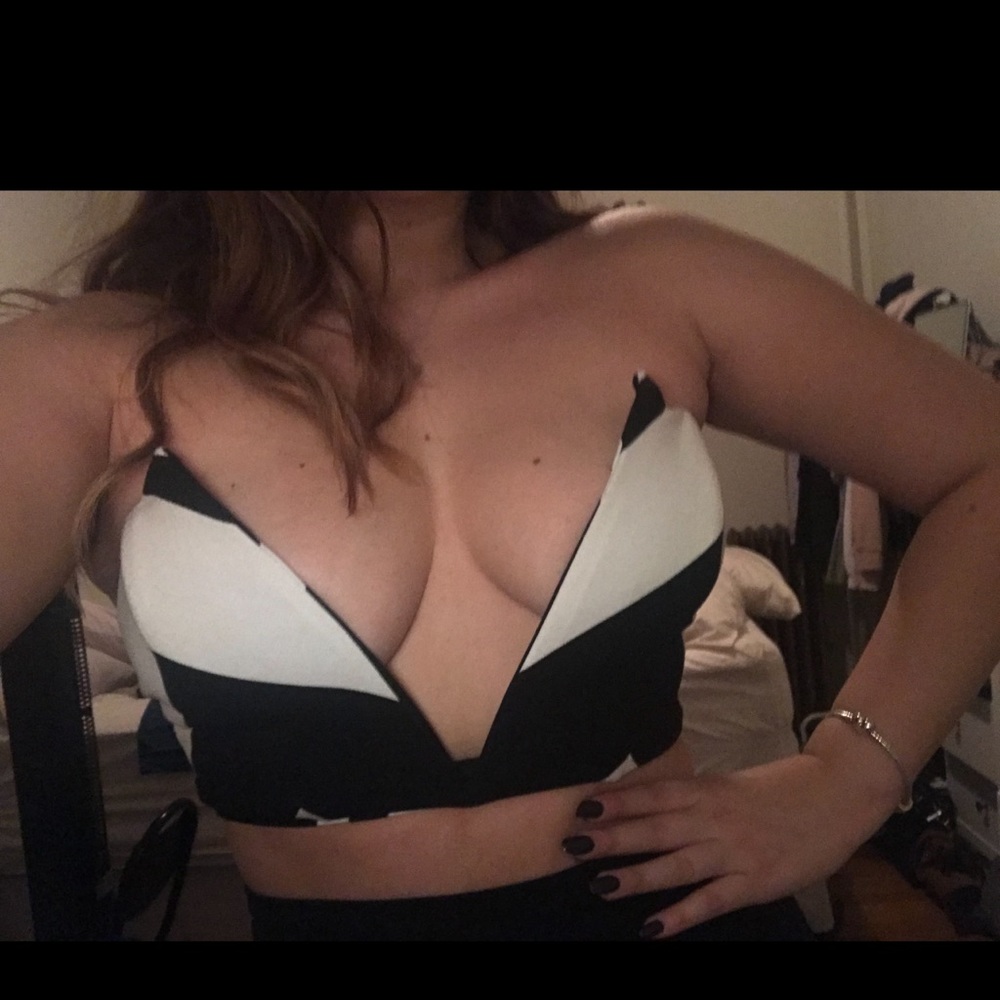 Sexy V Crop Top